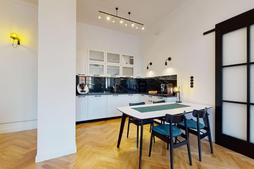 Апартаменты Big Modern Apart - Market Square - Nice View - Next To Town Hall Вроцлав Экстерьер фото